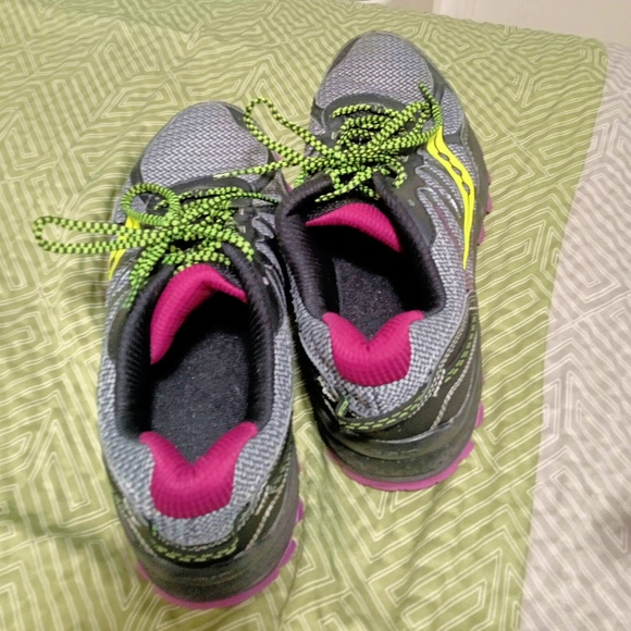 Saucony Black Grey Pink Neon Green sneakers - Picture 4 of 5